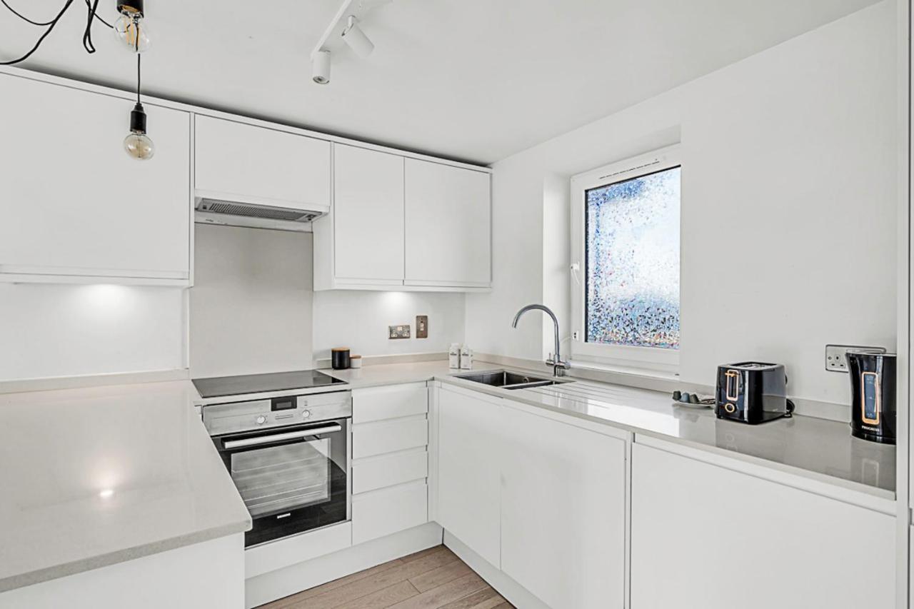 Relay Radiant Chelsea Flat With View * London