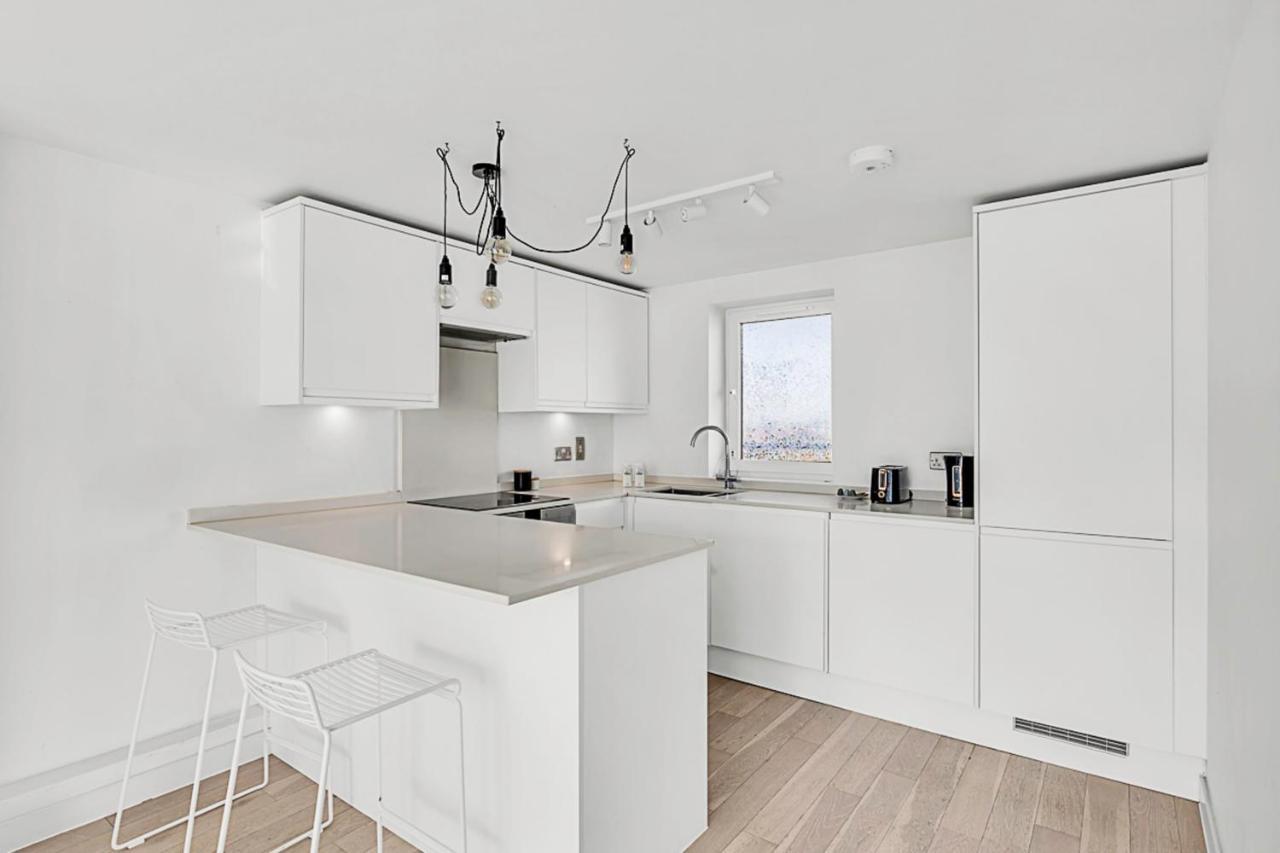 Relay Radiant Chelsea Flat With View * London